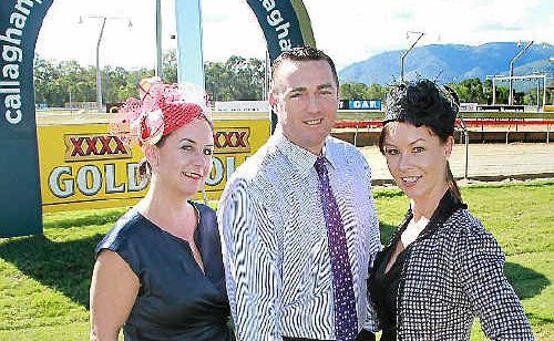 Cancer Council Queensland’s Victoria Bradshaw and Casandra Kunst, with Rockhampton Jockey Club race caller Russell Leonard, are hosting fashions in the field. Cancer Council Queensland’s Victoria Bradshaw and Casandra Kunst, with Rockhampton Jockey Club race caller Russell Leonard, are hosting fashions in the field.